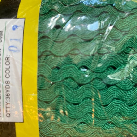 Dark Green 6mm Ric Rac - Picture 2 of 2